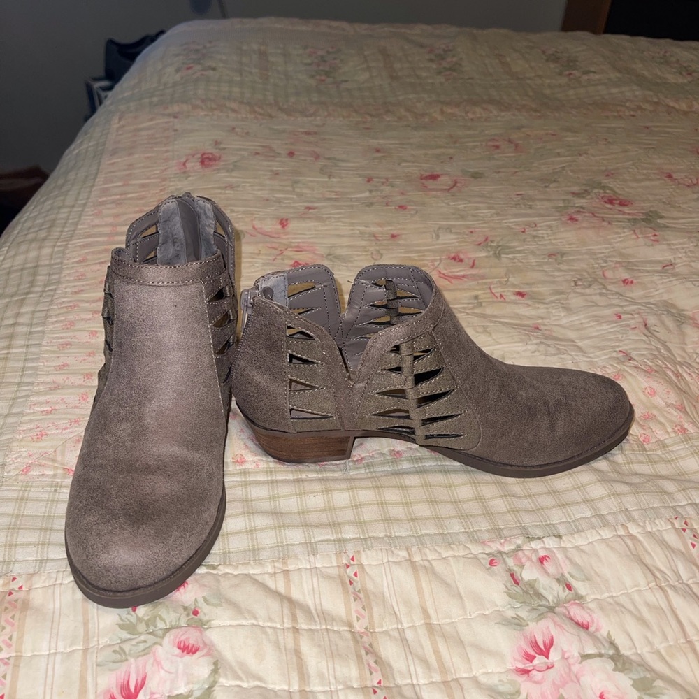 💫💫Adorable & comfy EUC Suede Booties💫💫